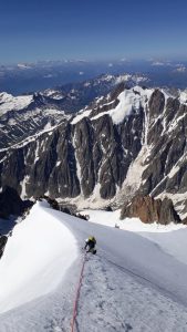 La première arête de neige vers 4500m
