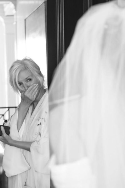 Enfiler sa robe de mariée